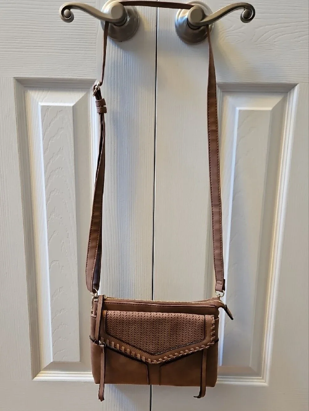 Stylish Brown Women's Crossbody Bag - Textured Front Panel
